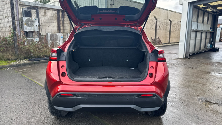 Nissan Juke 1.0 DiG-T N-Connecta 5dr Petrol Hatchback